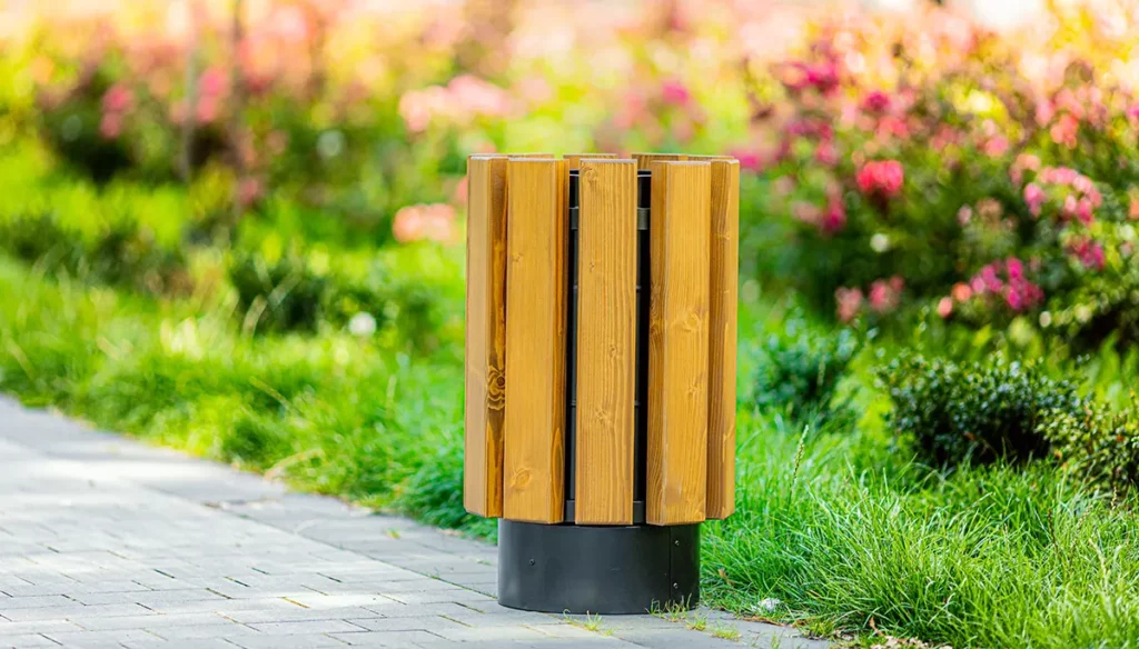 Odpadkové koše - stály prvok pouličného mobiliáru