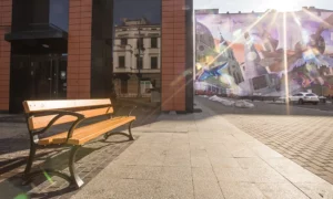 Lavička Lodž s lakťovou opierkou