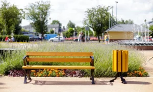 Lavička Lodž s lakťovou opierkou