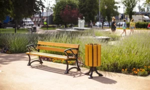 Lavička Lodž s lakťovou opierkou