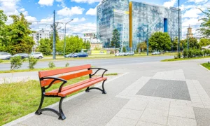 Lavička Lodž s lakťovou opierkou