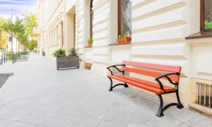 Lavička Lodž s lakťovou opierkou