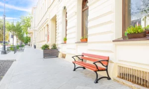 Lavička Lodž s lakťovou opierkou