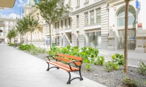 Lavička Lodž s lakťovou opierkou