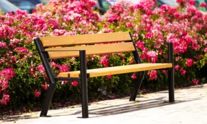 Lavička Gladiátor s lakťovou opierkou