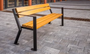 Ławka parkowa Gladiator z podłokietnikiem