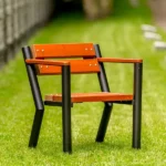 Parková stolička Gladiator s drevenou lakťovou opierkou