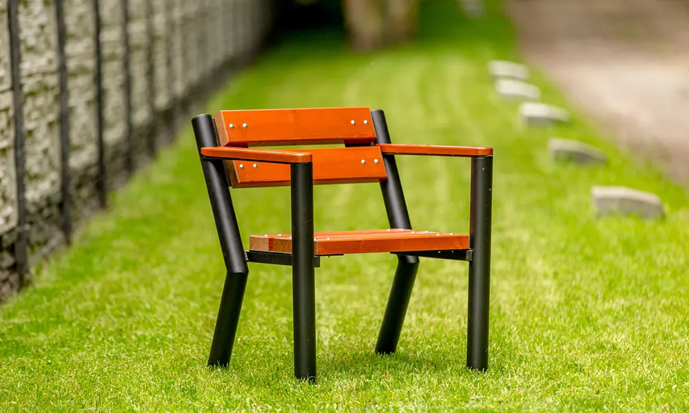 stolicka Gladiator Parková stolička Gladiator s drevenou lakťovou opierkou