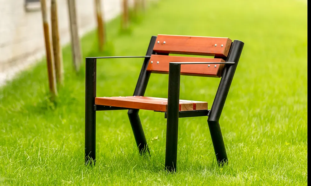 Parková stolička Gladiator s lakťovou opierkou