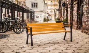 Lavička Gladiator BIS s drevenou lakťovou opierkou