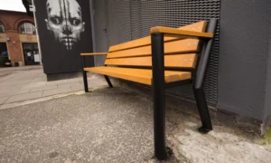 Lavička Gladiator BIS s drevenou lakťovou opierkou