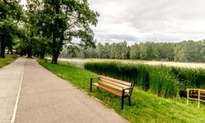 Lavička Gladiator BIS s drevenou lakťovou opierkou