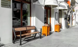 Parková lavička Gladiator WPC s lakťovou opierkou