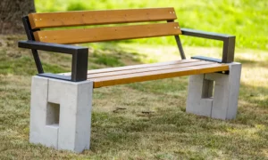 Lavička Roma s lakťovou opierkou