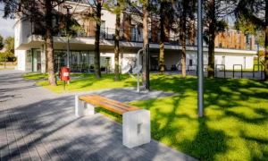 Lavička Roma bez operadla