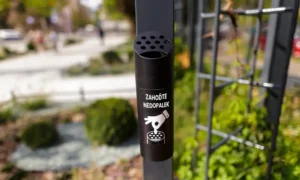 Nástenný popolník