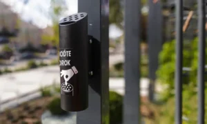 Nástenný popolník