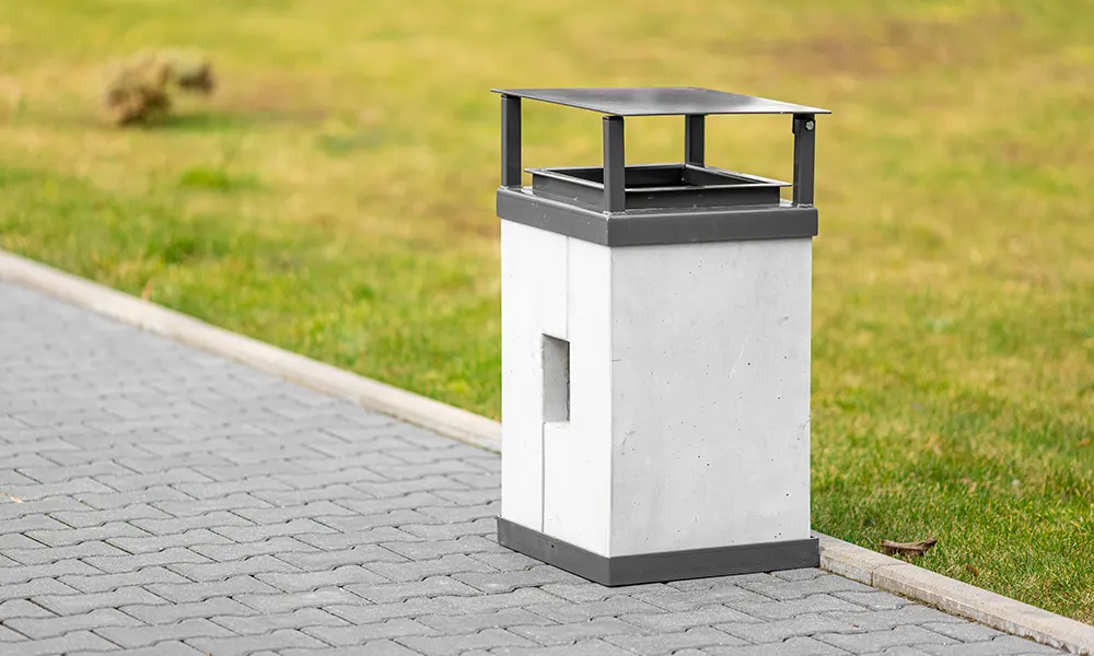 Odpadkový kôš Roma so stíškou